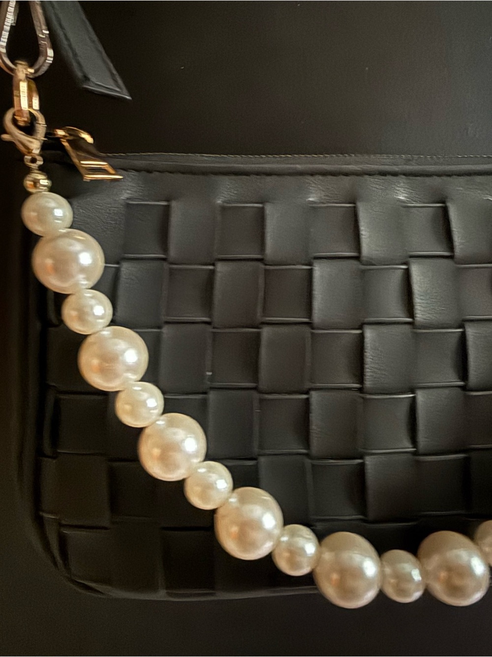 Classic Black Woven Leather-like Crossbody Bag Pearl & Shoulder Strap Coquette - Picture 3 of 7